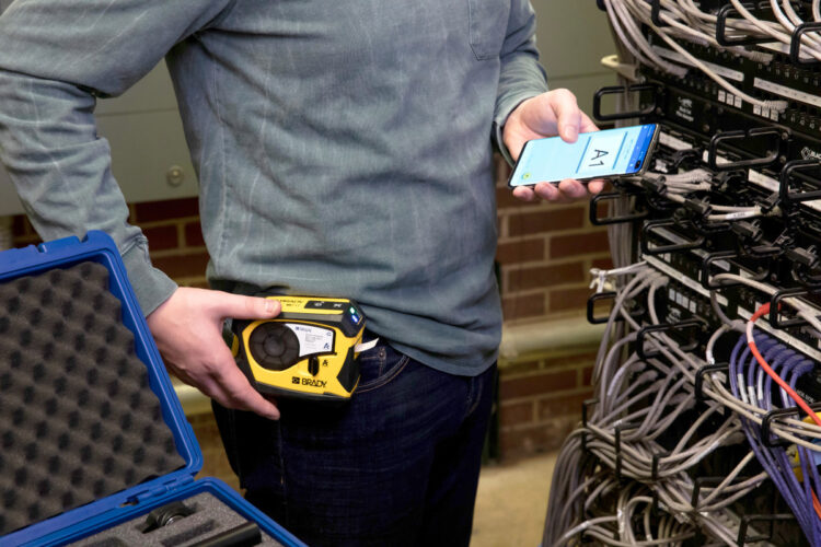 Brady M211 labelprinter te bedienen met smartphone